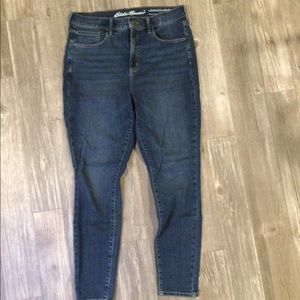 Slightly curvy high rise skinny